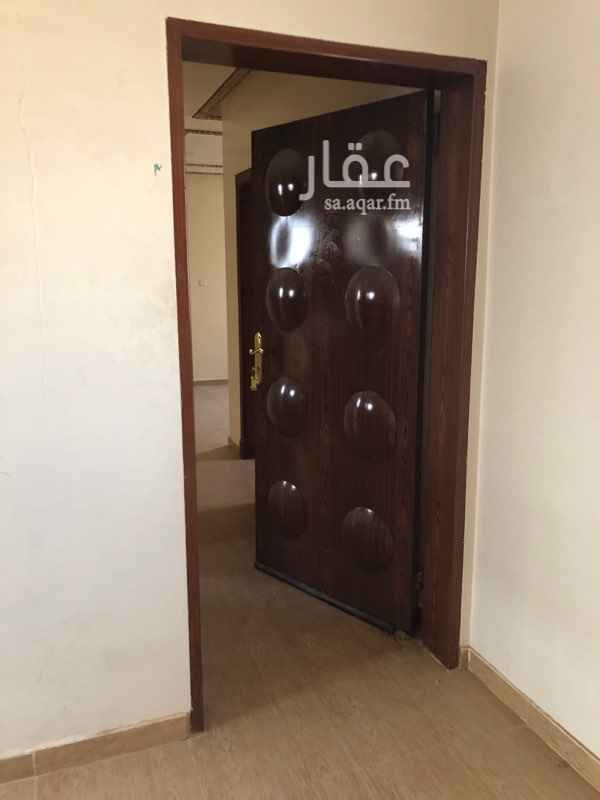 1624129 شقة نظيفة موقعها طيب
ثلاث غرف وصالة
السعر ١٥ الف