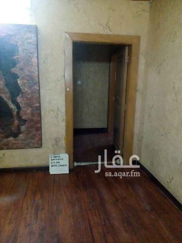 1288260 مكتب ادارى ف عماره اداريه بمساحه 120متر فى حى الحمرا مكون من اربع غرف حمامين وصالتين مطبخ راكب مكيفات راكبه جميع ارضيات المكتب بركيه دهانات جيده اضاءه ممتازه