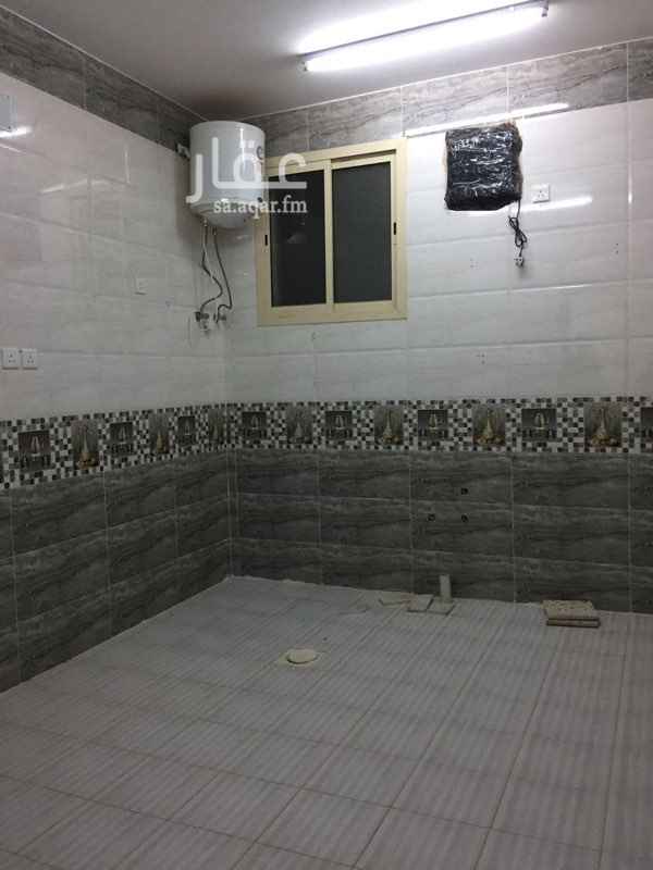 1633518 شقه علويه بالدور الاول يوجد معها شقه بالسطح مؤجرة
الشقه نظيفة جداً
ال