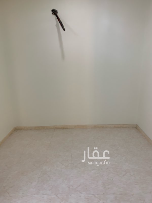 1600308 شقة شبه جديدة غرفتين ومطبخ ودورة مياة
الدور الثالث
مطلوب ١١٠٠ في الشهر