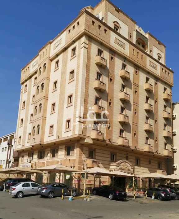 1459918 شقة مكونة من ٣ غرف وصالة كبيرة ومطبخ وحمامين وغرفة خادمة مع حمام خاص بها وغرفة صغيرة( خزين)