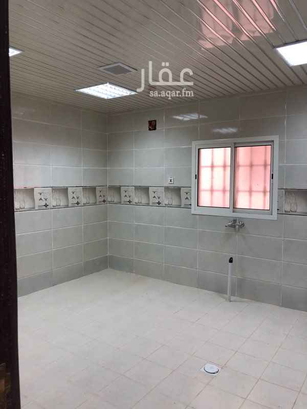 1583130 دور علوي للايجار ٣ غرف نوم وصالتين ومجلس