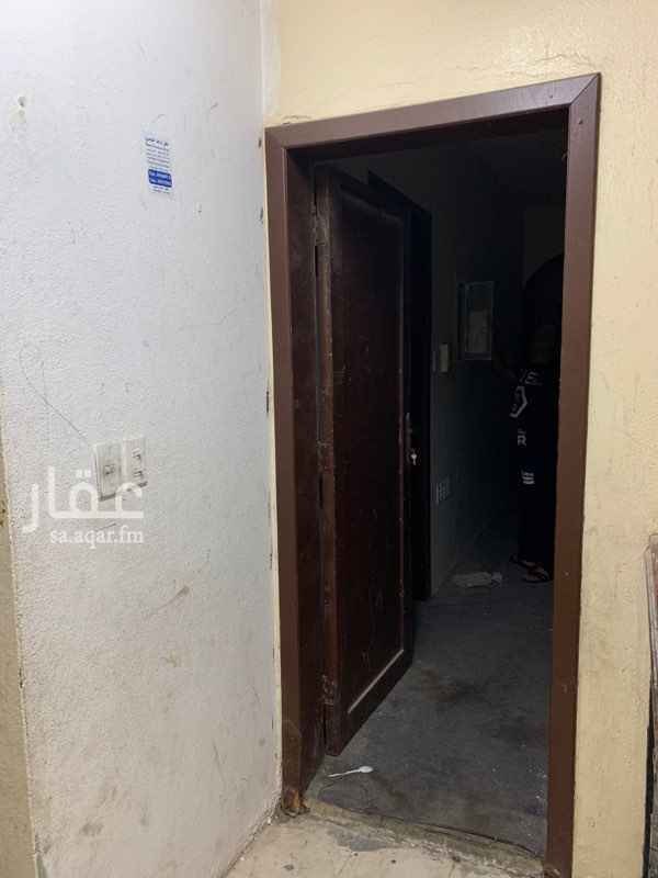 1747393 شقه الدور الثاني غرفتين وصاله ومجلس ودورتين مياه