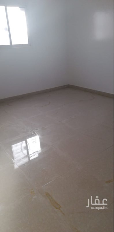 1559445 شقه جديده في فله خاصه ٣ غرف وصاله ومطبخ ودورتين مياه ايجارها سنوي شارع عشرين ايجار الشهر ١٣٠٠