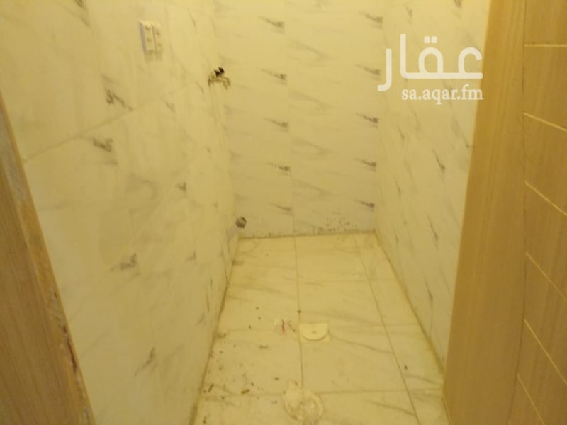 1579054 فله للبيع في الحمدانيه الصالحيه مساحه 330 نضام مفتوح درج داخلي مجالس استقبال ادور الارضي واحمامين وامطبخ ادور الأول اربع غرف نوم 4 حمامات صاله مطبخ دور ملحق غرفتين حمامين صاله ملحق السعر مليون واماتين الف قابل للتفاوض اعتذر الموقع غير دقيق للتواصل ام بدر للعقار