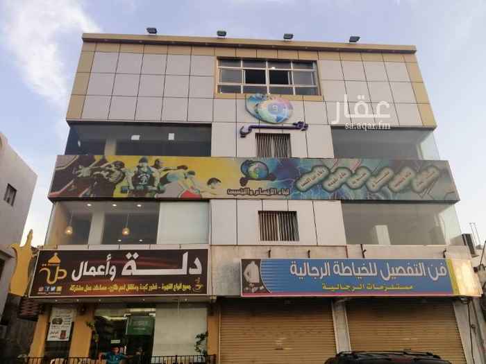 1751905 محلين مفتوحة على بعض لان المستأجر السابق استأجرها و كانت محل تفصيل ثياب رجاليه كما موضح بالصور المرفقه و تقع على شارع عبدالله سليمان التجاري المقابل لجامعه الملك عبدالعزيز بحي الجامعه و هي عماره مكونه من ثلاث أدوار وملحق وثلاث محلات و محلين فقط متاحة حاليا ب ٣٠ الف ريال سعودي المحل الواحد و قابله للتفاوض في حال استئجار المحلين و يصبح عرضهما ١٠م عرض في ١٦م طول داخلي ارضي و محل مقهى مؤجر و العماره مؤجره بالكامل نادي رياضي.....
للجادين فقط الاتصال او واتس اب على أبو هتان
0566006886