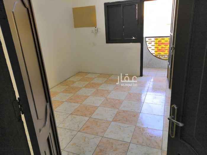 1551010 شقة للايجار بحي العدل الدور الأول اربع غرف وصاله ودورتين مياه ومطبخ وبلكونه صغيره ومستودع صغير مساحه الغرف ٤ في ٤ تقريبا الإيجار ١٦٠٠ ريال كل شهر