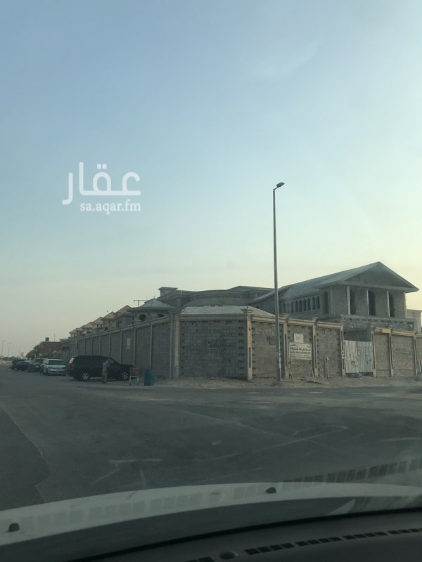 1667772 فيلا عظم كبيرره جدا دورين ونص والحوش كبيرر على زاويه شارع ٢٠ وشارع ١٥ المبلغ المطلوب 4 مليون قابل للتفاوض ، موقعها جدا ممتاز فالخزامى ( المربع الذهبي )