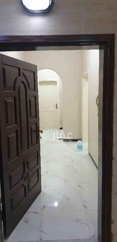 1549431 شقة للأيجار
خمس غرف و أربع دورات مياه وصالة كبيرة ومطبخ و غرفة شغالة
الدور الأرضي ، المطلوب ٢٤ الف على دفعتين