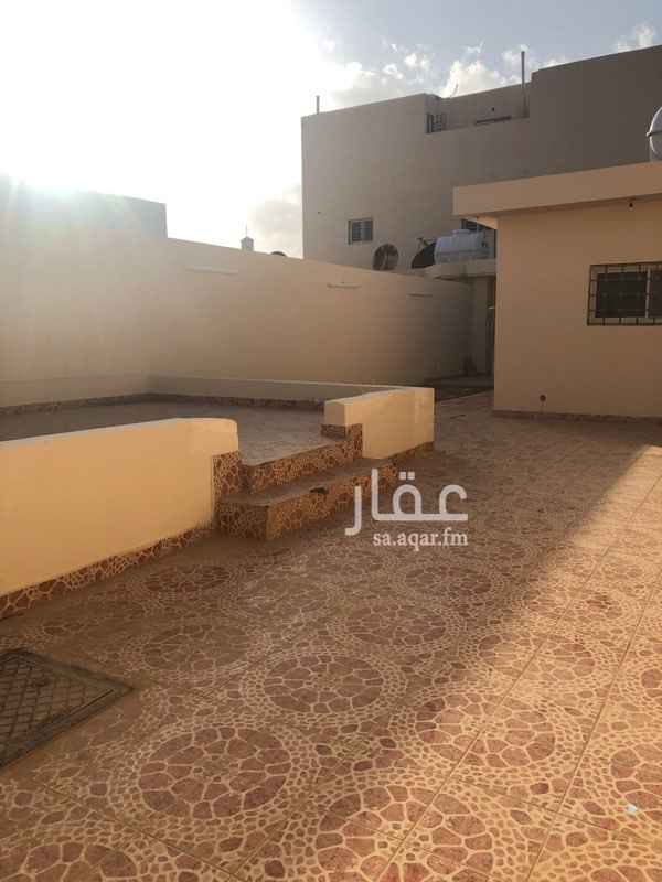 1402467 مجلس وغرفه ودكه ومطبخ ودورات مياه ومدخل سياره
