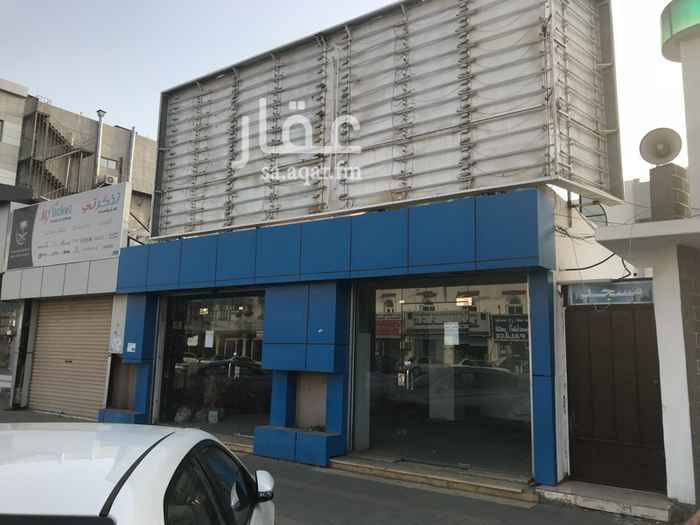 1393463 المحل عبارة عن فتحتين وسعر الايجار للفتحتين. الموقع على شارع الامير سلطان بعد ادارة المرور فرصة للايجار الموقع مميز والشارع معروف بحركته فاتورة الكهرباء على المالك للتواصل 0566277898 عبدالحميد مدخلي