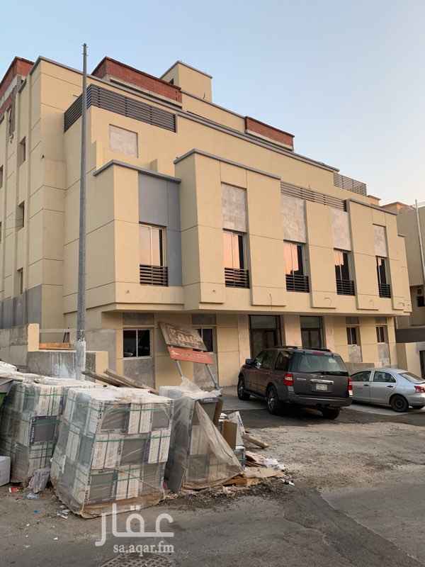 1732482 الدور الارضي :
شقة بمساحة ١٣٨ متر
الشقق عبارة عن عن غرف وصالتين و٣ حمامات ومطبخ
سعر الشقة ٥٥٠ الف ريال