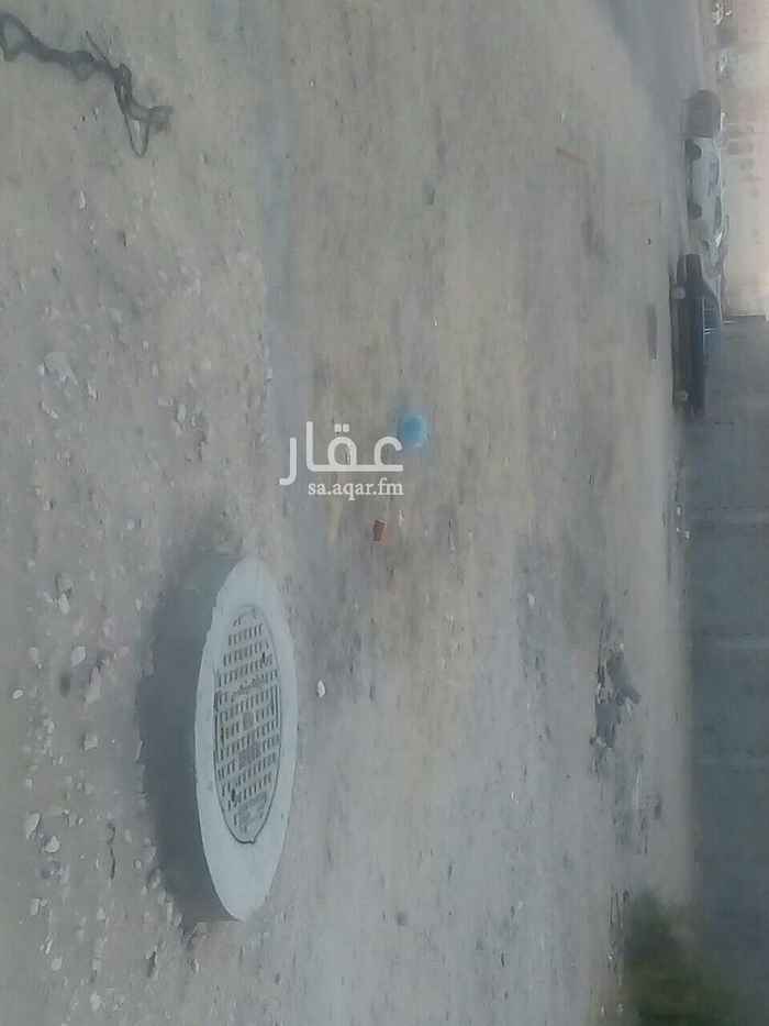 1709751 قطعة ارض فاضيه في حي النور ( ح ) قريبه من الخدمات ، وجهتها جنوب على شارع الاربعين ، قريبه من اسواق المزرعه