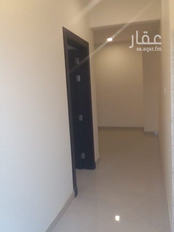 1510850 درج صالة مع شقتين مربع ٨ الصحافة ا. المساحة ٣٧٥متىر شارع ١٥ غربي الأرضي مجلس ومقلط وصالة وغرفة سواق مدخل سيارة. العلوي ٣ غرف نوم السطح غرف شغالة الشقق كل شقة ٣ غرف وصالة. سوم ١٦٥٠٠٠٠٠
بالقرب من الصحافة، الرياض