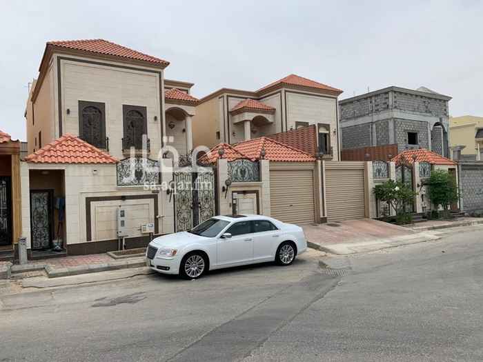 1763304 فيلا للبيع بحي النزهه مخطط ٥٥
بناء شركه المنفذون
مكونه من دورين وملحق
* الدور الأرضي
مجلس رجال - مجلس نساء - صاله - مطبخ راكب مفتوح على الصاله - ديرتي كتشن - ٢ دورات مياه
* الدور الاول
٢ غرف نوم ماستر - ٢ غرف نوم بحمام مشترك - صاله
* الملحق
غرفه شغاله - دوره مياه - غرفه غسيل
التكييف كاسيت
الواجهه حجر
المطبخ راكب
ديوانيه بالحوش
غرفه سائق
السعر 1,600,000