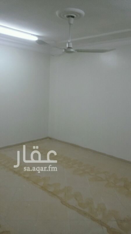1286487 3 غرف + صالة + 2 حمام
مطبخ بالسطح
لا يوجد سطح
علي 13 الف ايجار خلاف الماء