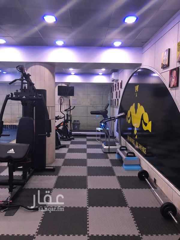 1701184 شقه ٣ غرف ومجلسين وصاله بالاضافهً الي غرفة خادمه مع حمام خاص . الشقه توجد داخل مجمع يحتوي علي مسبح مع امكانية حجزه بشكل خاص ونادي وحديقه داخليه