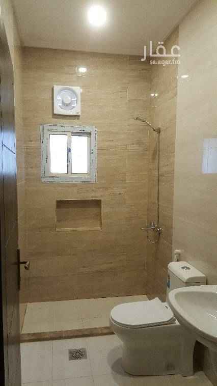 1576221 للايجار شقة غرفتين + صالة + مطبخ + حمامين غرب مجمع الملك عبد الله الطبي جنوب شارع الامير نايف .
للاستفسار : 0566556336 ابو فيصل