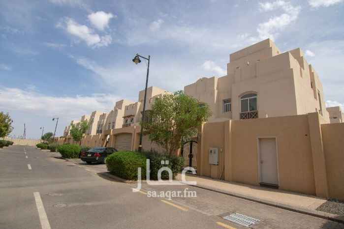 1233282 مجمع سكني (compound) يحتوي على فلل سكنيه منفصله بثلاث نماذج تختلف من حيث المساحة والتصميم حيث تبدأ من 380م2 لمساحة الأرض بمسطح مباني340م2.
وتتكون كل فيلا من:
• دور أرضي ( يتكون من غرفتين استقبال + صالة معيشة + مطبخ + عدد 2 دورات مياه + فناء خارجي خاص + غرفة سائق خارجية بدورة مياه خاصة )
• الدور الأول يتكون من ثلاث غرف نوم + صالة معيشة كبيره + دورتين مياة )
• الدور الأخير ( يتكون من غرفة خاصة بها دورة مياه + غرفة خادمة بها دورة مياه + غرفة غسيل + سطح خاص) .
* للاستعلام 0545555456