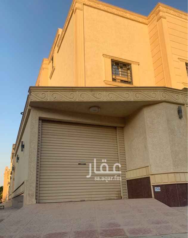 1698725 للإيجار فلتين دبلكس في حي اشبيليا الغربي
على شارعين ( شارع ٢٠ نافذ من طريق الملك عبدالله
و شارع ١٥ داخل الحاره )
بالقرب من أسواق التميمي
مواصفات كل فله
———
حوش متوسط الحجم + موقف سياره كراج
الدور الأول 🔅
مجلس + مقلط مشترك بين القسمين + صاله مفتوحه على مطبخ أمريكي + دورتين مياه
—-
الدور الثاني
—
١-غرفه ماستر كبيره جدا بها غرفة ملابس+دورة مياه
٣ غرف نوم لكل غرفه حمام مستقل
الدور الثالث
—
سطح جانبي + ثلاث غرف نوم + دورتين مياه
ملاحضه ❕❕
جميع الغرف بها مكيف أسبلت 🛑