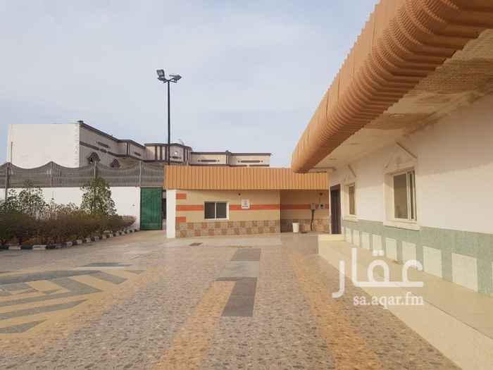 1742717 استراحة مقامة على قطعتين مساحة كل ارض ٩٠٠ متر ٣٠*٣٠ المساحة الاجمالية ١٨٠٠ متر ٣٠*٦٠
الاستراحة مكونة من قسمين رجال و نساء
قسم الرجال مجلس ومقلط و مطبخ و عدد ٦ دورات مياة اجلكم الله و ملعب كرة طائرة
قسم النساء مبنى دورين مجلس و ٣ غرف و مقلط و مطبخ و عدد ٦ دورات مياه اجلكم الله و مساحة العاب اطفال و مسبح .
كل القسمين تحتوي على احواش خارجيه للجلسات الخارجيه
يوجد بها بدروم و محلات تجارية عدد ٧ محلات تجارية
دخل البدروم و المحلات التجارية ٨٠ الف السنة
السعار قابل للتفاوض المعقول