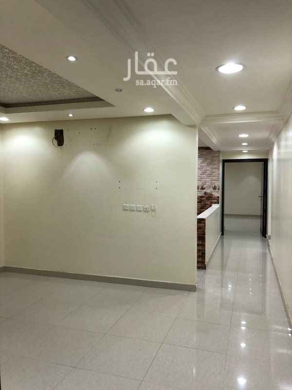1349717 الموقع : مقابل جامع محمد الحربي بحي اشبيلية. كامل الشقة سيراميك. يوجد تمديد للغاز.