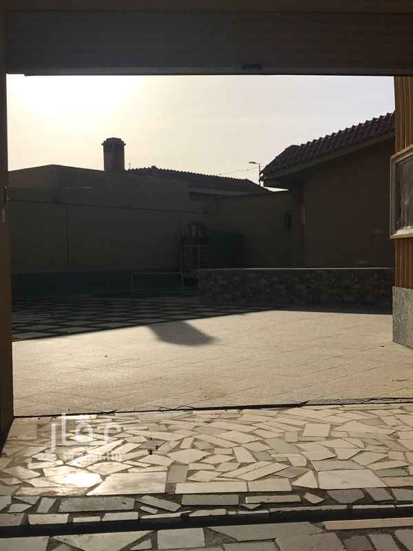817866 شاليه عائلي بحي الحسون برياض الخبراء مساحة البناء تقريبا
170 م موقع جدا مميز للبيع على السوم