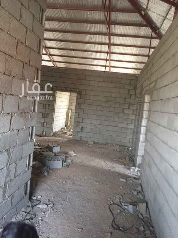 1390251 استراحه عظم للبيع في مخطط ام خلفين بالطائف مساحتها ٧٠٠ م في موقع مميز قرييه من طريق الرياض الطائف تتكون من ٧ غرف ويوجد خزان مسلح ماء وخزان بيارة اكرمكم الله ويوجد لها معامله في شركه الكهرب على وشك تركيب العداد