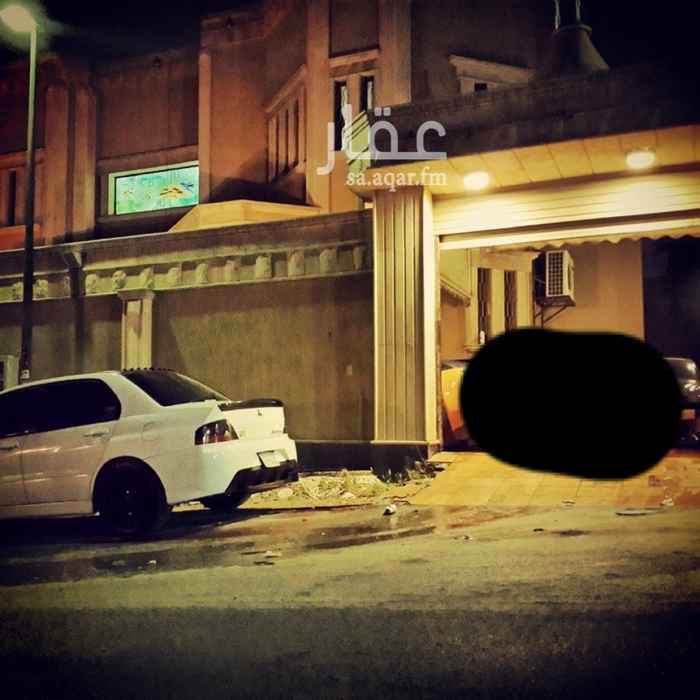 1676056 للبيع
فله غرب حديقه النهظه (مخرج 14 ) حي الربوه مؤثثه بالكامل اثاث جديد
المساحه تقريبا 365
عمر العقار 26-28 سنه تقريبا
مرممه بالكامل من واجهات وسباكه وبويات وبلاط
داخل الفله مرممه قبل شهرين من بويات و سراميك و باركيه وجبس .
درج جانبي
الدور الارضي مكون من 4 غرف و حمامين وصاله ومطبخ
خيمه قزاز خارجيه وغرفه لسائق او مستودع ..
الدور العلوي 4 غرف وصاله وحمامين ومطبخ
غرفه خادمه مع حمام + سطح كبير .
الفله تنفع للسكن لعائلتين لانها يمكن فصلها تماماً بمدخلين مستقلين . او استثمارها ...
ع