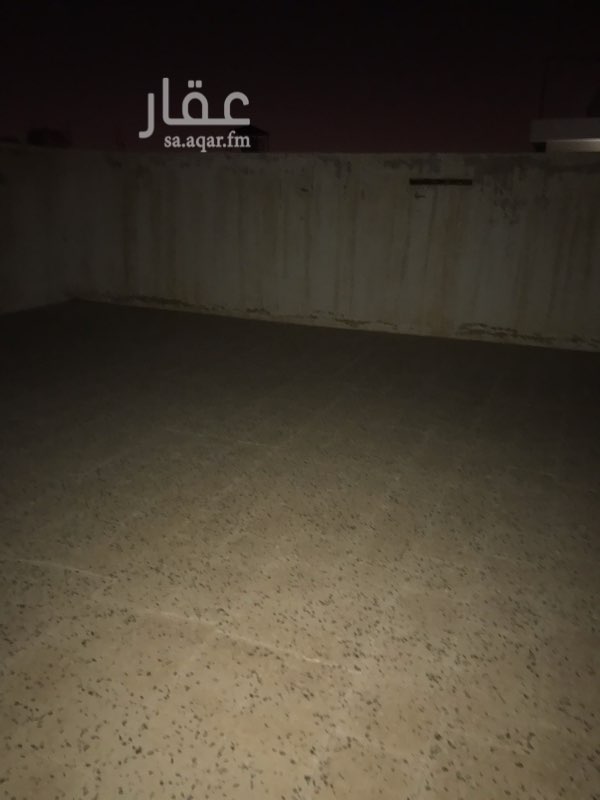 1284556 دور علوى مستقل. مع حوش واسع بالارضى مدخل خاص اربعه غرف وصالتين. وحمامين. وسطح خاص. خلف البنك الاهلى بالنهضه. يوجد حوش ارضى واسع. مع المدخل. ومطبخ راكب.