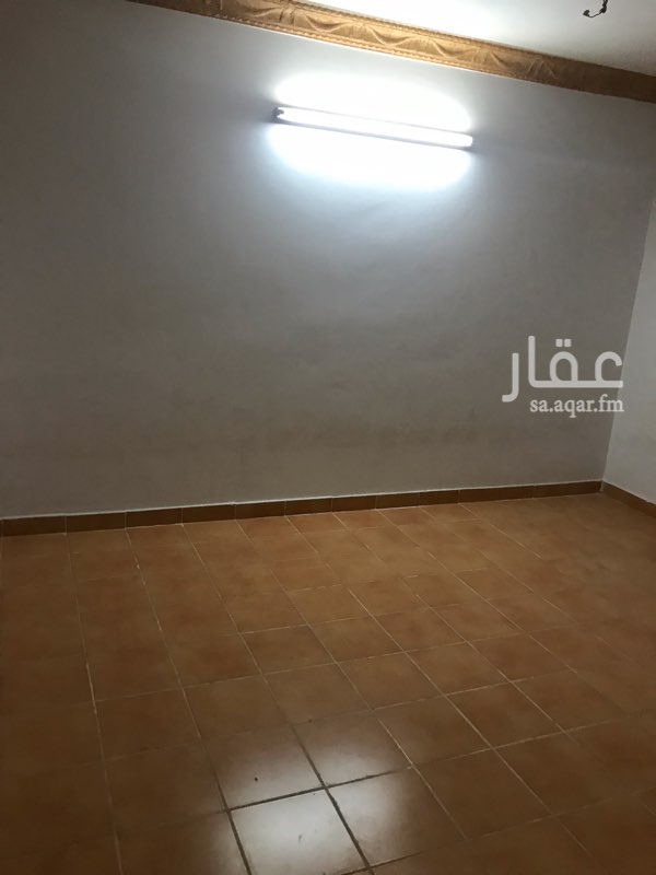 1394824 شقه دور ثالث نظيفه غرفتين وصاله وحمامين ومطبخ بعماره بجوار مشغل لوزه