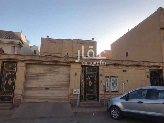 1739782 فيلا للبيع جنوب اسواق الخليج تفتح غرب دور وثلاثه شقق. لا تشكو من ايه شى القيلا ماشاء الله. بالنسبه للدورالارضى مشكلته انه غرفتين نوم كبار ومجلس نساء جانبى ومطبخ ومقلط وصاله كبيره ومجلس كبير. بالنسبه للحوش فهو ليس به مشب لكن يمديك تسوى ويشيل خمس سيارات. الشقق ثلاثه غراف وصاله ماجرات من 19 وعايها