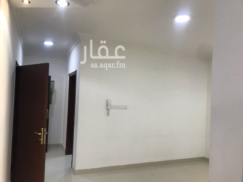 1748442 شقه للايجار شهرى شبهه جديده ممتازه مطبخ جديد راكب دور ثانى بعد الارضى ثلاثه غرفه وصاله وحمامين مطبخ
الدفع سته شهور السعر اقل مره