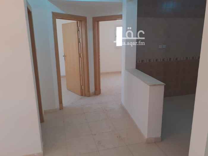 1690050 شقه للايجا عوايل ثلاثاء غرفه وصاله وحمامين ومطبخ ومكيفات راكبه الموقع قريب من الملز والملك فهد وطريق خريص