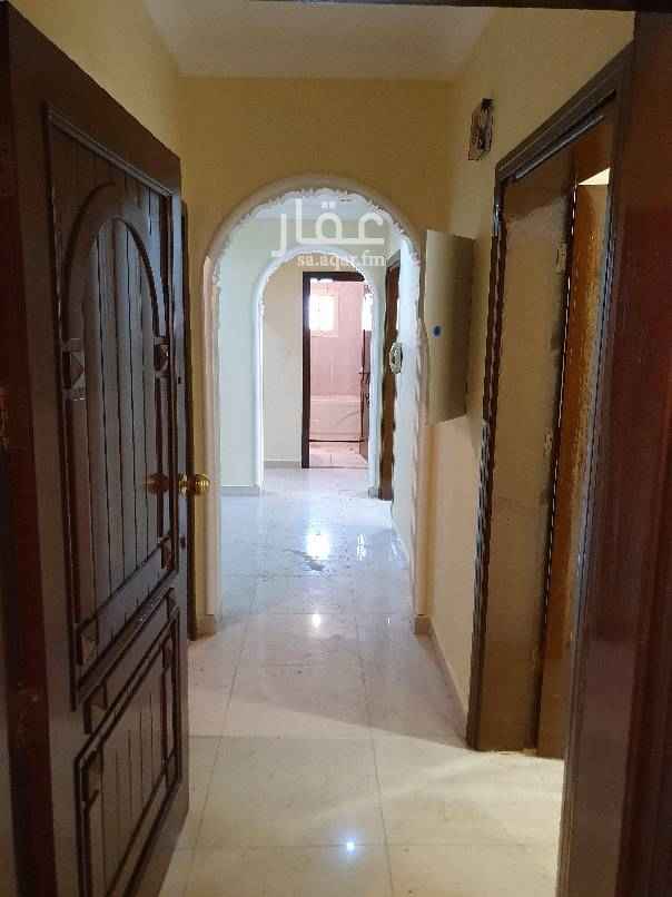 1681394 شقه واجهه اماميه تحت الروف مكونه من اربع غرفه و مطبخ وصالة وثلاث حمامات وخزان مستقل تحت وفوق + موقف سيارة
موقع العماره ممتاز أمام ارض تجاريه ونافذة مستقبلا من الحرمين
أضيف لذلك موقعها عند تقاطع الحرمين مع خط بريمان
للاستفسار رقم الجوال ٠٥٦٦٧٦٦٧٩٩