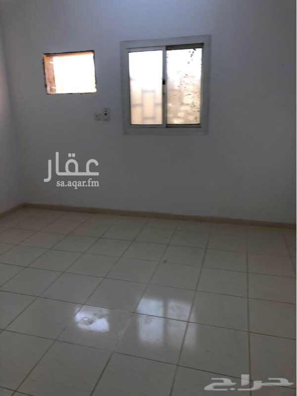 1748089 اربع غرف وصالة وغرفة غسالة وسط وثلاث دورات مياة مدخلين للشقة الكهرباء مشترك ويفضل دفع مبلغ معين للكهربا اذا رغب المستاجر