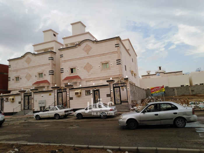 1531184 فيلا جديدة دور مفتوح مع ثلاث شقق مساحة حوالي 400 متر دورين وملحق شقتين في الارضي ودور مفتوخ فيالاول والملحق شقة مع السطح مؤسس مصعد ماء عين وصرف صحي
للتواصل
0562817176
0562817176