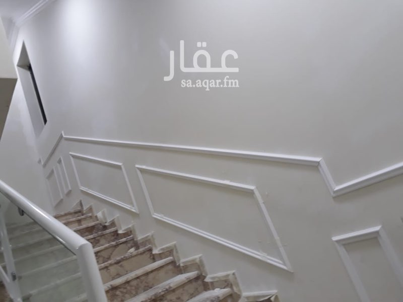 1269992 فله دبلوكس لايجار مكيفه دورين الدور الاول ثلاث غرف وصاله وحمامين والدور الثاني ثلاث غرفه نوم واحده ماستر وصاله وحمام الملحق غرفتين وحمام وسطح خاص