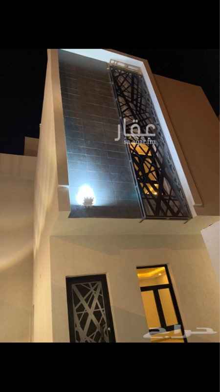 1299395 فلة دبلكس للبيع في العزيزية في مخطط المحيسن الأول..
المساحة 200 م مربع..
مدخل رجال ومدخل نساء..
الدور الارضي : مجلس رجال وصالة استقبال ومجلس نساء ومطبخ وحمامين وغرفة شغالة وحوش خلفي.
الدور الاول : ثلاث غرف نوم وصالة واسعة وحمامين ..
الملحق : غرفة نوم وصالة وحمام..
سطوح واسع به تأسيس لغرفة للغسيل..
تأسيس للمصعد.. جميع الخدمات موجودة بالحي : الكهرباء والماء والصرف الصحي والالياف البصرية..
ضمان شامل ( الحصول على شهادة من المكتب الهندسي بمطابقة البناء لمواصفات مخطط الأمانة )ضمان على الافياش واللمبات