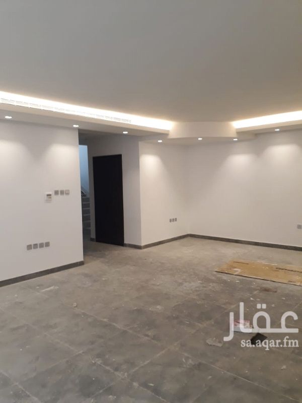 1118179 فيلا للايجار دبلكس بحي المغرزات جنوبيه قريبه من طريق الملك عبد الله جديد فيها تحت مجلس وصاله كبيره ومطبخ ومستودع وغرفه سواق ومدخل سياره فيها قبو كامل بمساحه الفيلا فوق الدور الاول فيها 3 اجنحه نوم مع صاله صغيره السطح غرفتين نوم مع غرفه شغاله وغرفه غسيل راكب مكيفات مركزي مع اسبلت في بعض غرف النوم ومطبخ عليها 110 الف