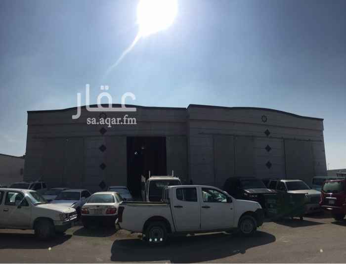 1321245 مساحتها 197 متر يوجد مستودعين نفس المساحة