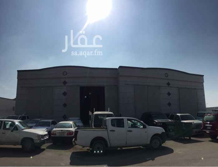 1321248 مساحتها 207 متر يوجد مستودعين نفس المساحة