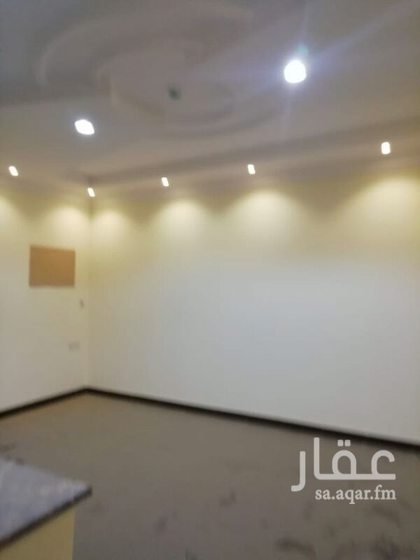 1295598 شقة عوائل
غرفه و صالة و دورة مياه ومطبخ
حي الحمراء
شارع الشيخ حسن بن حسين بن علي