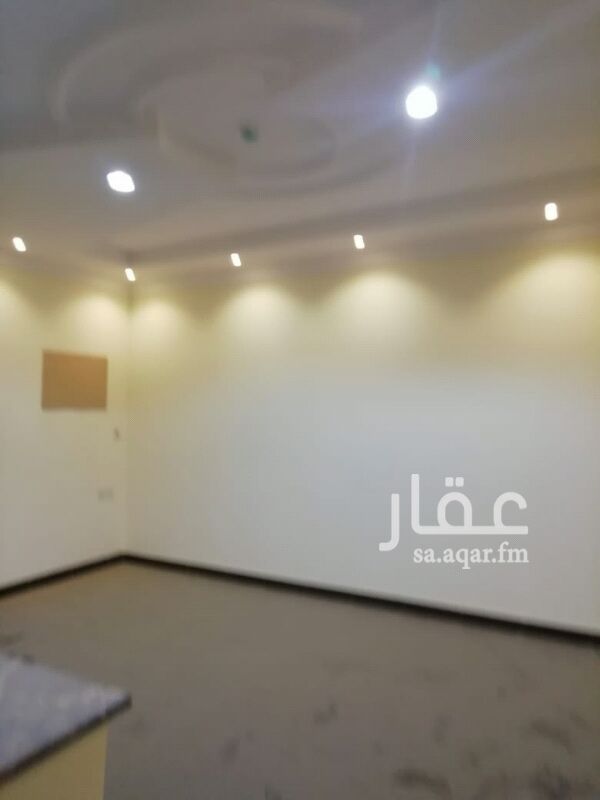 1295603 شقة عوائل
غرفه و صالة و دورة مياه ومطبخ
حي الحمراء
شارع الشيخ حسن بن حسين بن علي