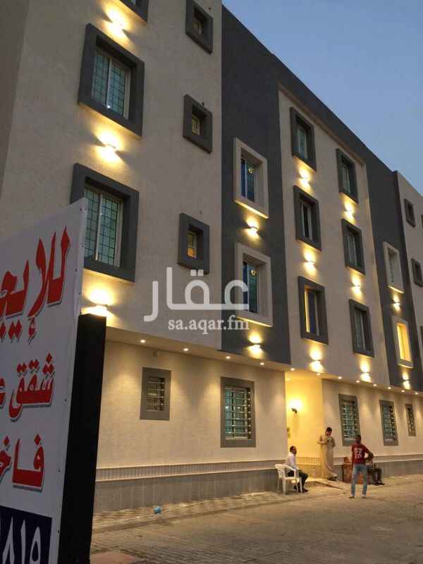 1554885 شقه للايجار عوائل
٣غرفه نوم وصاله و٣دورات مياه ومطبخ كامل راكب مكيفات اسبليت تشطيب اول ساكن فاخر