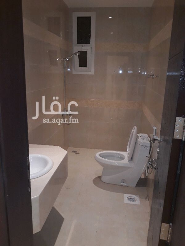 1554894 شقه للايجار عوائل جديد اول ساكن
غرفه وصاله ودوره مياه ومطبخ راكب مكيفات اسبليت تشطيب جديد اول ساكن فاخر