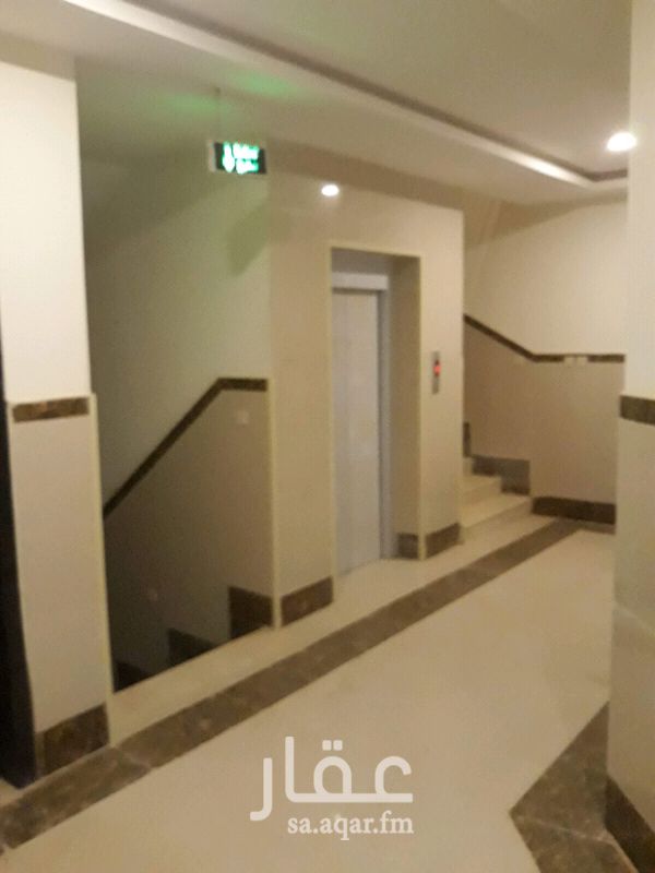 1579993 شقه للايجار عوائل
غرفتين وصالة ومطبخ ودورتين مياة راكب مكيفات اسبليت تشطيب اول ساكن