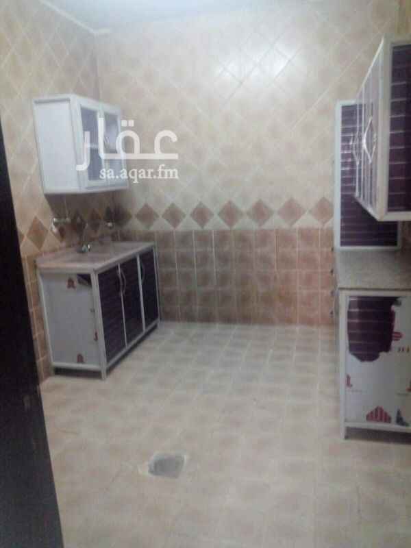 1643240 شقه للايجار عوائل
ثلاث غرف وصاله ومطبخ جديده ودورتين مياة راكب مكيفات شباك جديده
العقار مججدد باكامل دهانات وسباكه وكهرباء