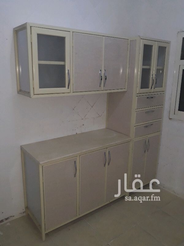 1643268 غرفه ودوره مياه ومطبخ جديد ومكيف جديد
العقار مجدد بالكامل سباكه وكهرباء ودهانات
يوجد قبو للسيارات