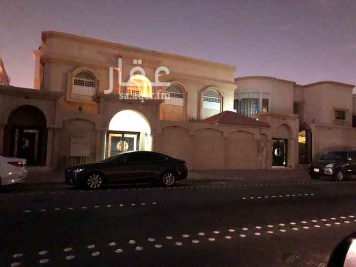 1687203 **فرصه نادره**
للبيع عمارة سكنية بمساحة 650 متر مكونة من دورين مستقليين وملحق
العمارة بناء شخصي وضع العقار ممتاز جدا ومساحات المجالس والغرف كبيره
كل دور مكون من مجلس رجال ومقلط ومجلس نساء وصالة جانبية وثلاث غرف نوم ومطبخ ومستودع وغرفة غسيل وثلاث دورات مياه
والملحق مكون من مجلس رجال ومقلط وصالة وثلاث غرف نوم وثلاث دورات مياه